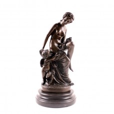 Скульптура «Женщина с ангелом»